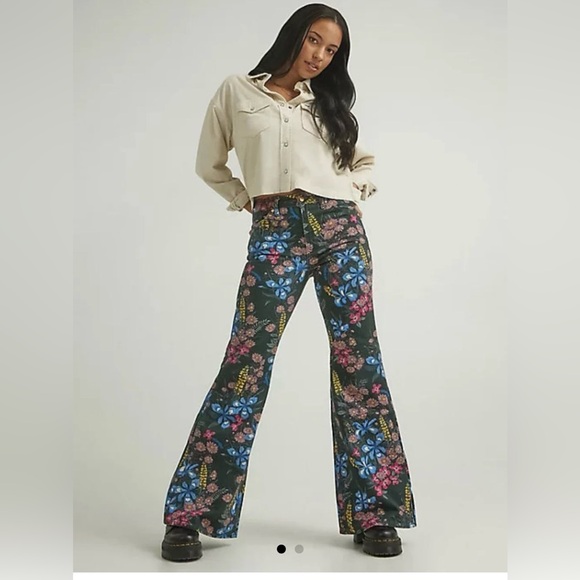 Wrangler Floral Patterned Wanderer High Rise Flare Jeans - Picture 11 of 11